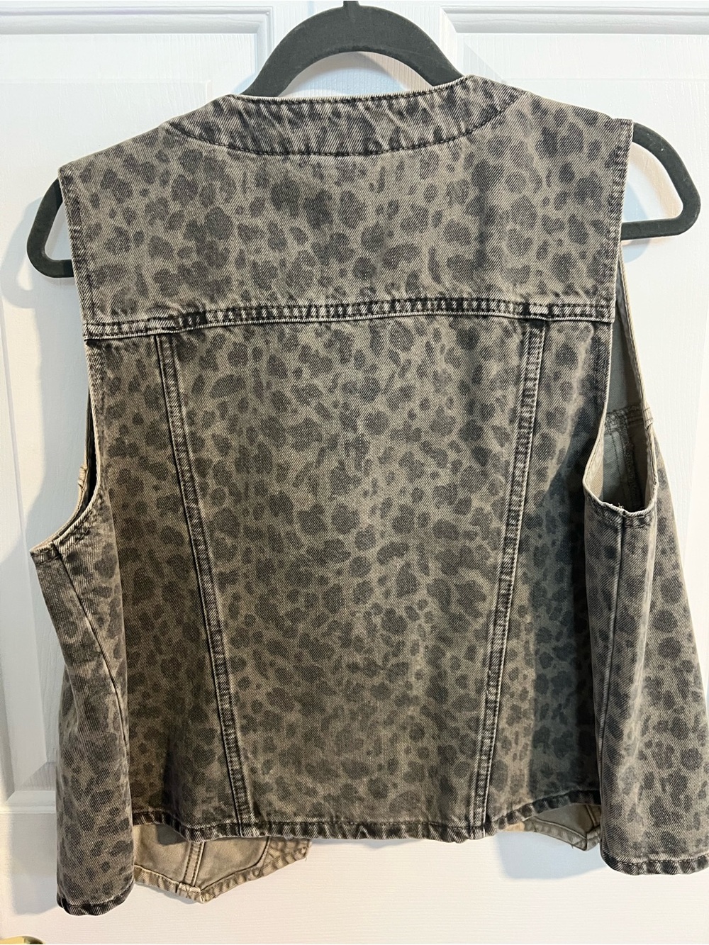 Universal Thread Large Vest Animal Printed - Picture 8 of 10